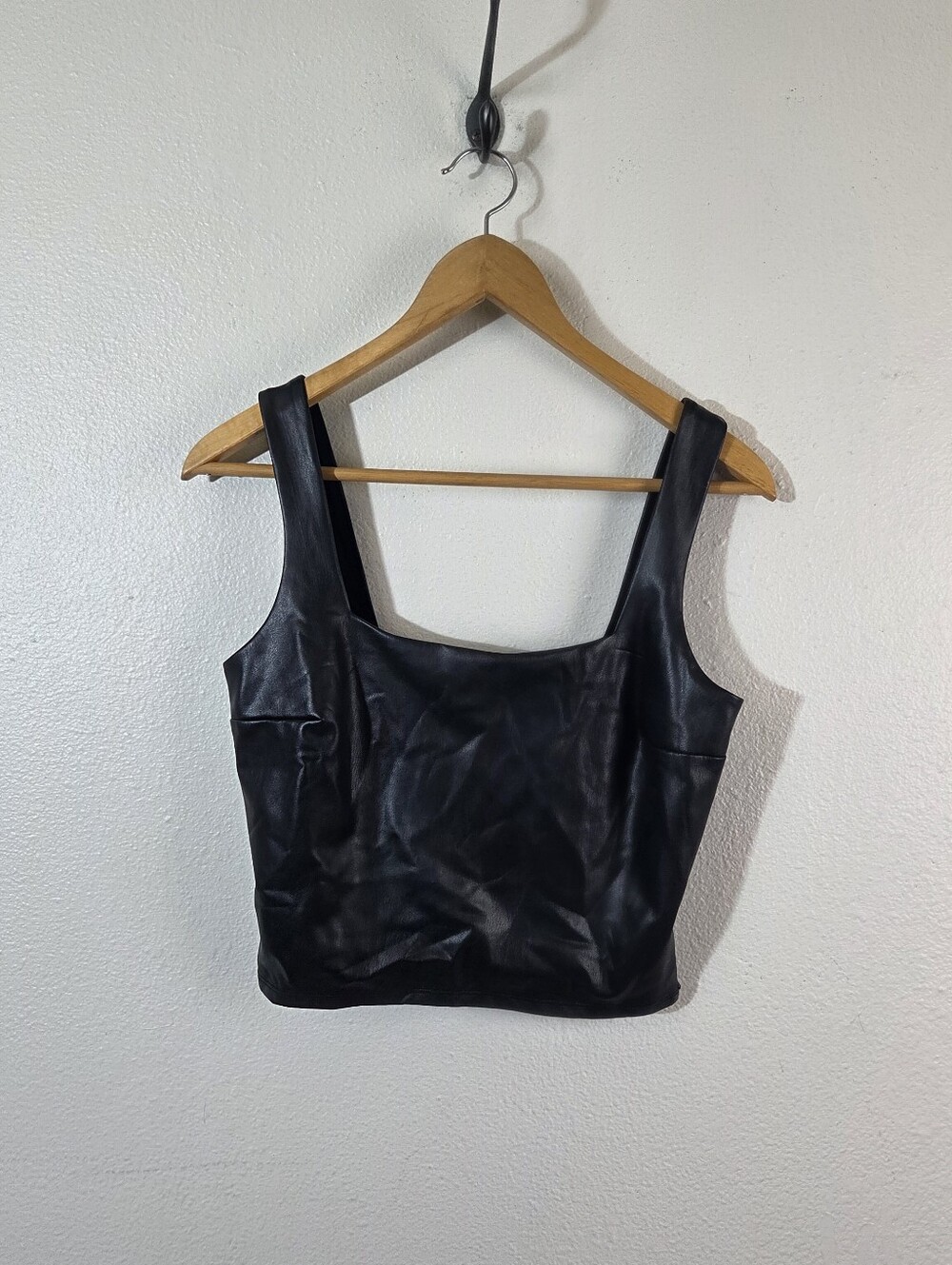 Express Body Contour Faux Leather Crop Top Black Womens Medium Sleeveless Square